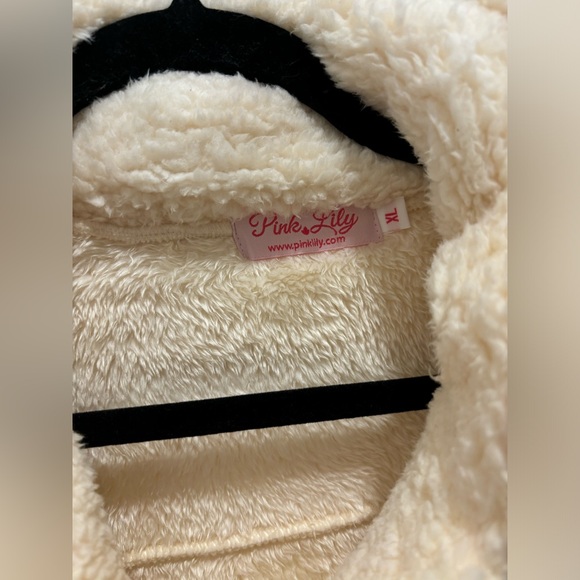 Pink Lily XL Cream Sherpa - Picture 4 of 4